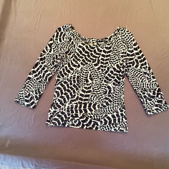 St John Graphic Animal Print 3/4 Black/White TopSize Medium MSRP $345 - Picture 3 of 10